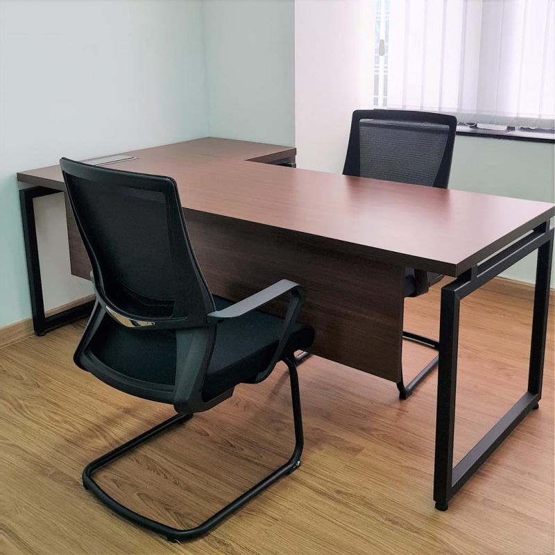 Pembuatan meja kerja custom Bekasi – desain modern minimalis ergonomis