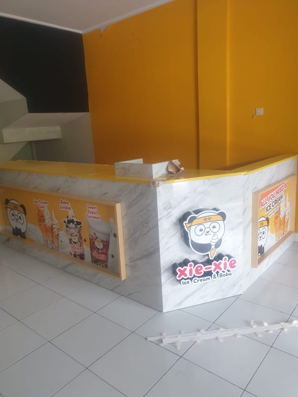 Meja resepsionis cafe by Alvino