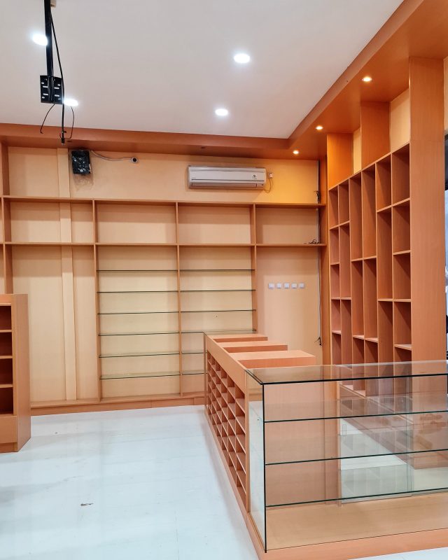 Desain interior rak gondola toserba minimalis dan rapi