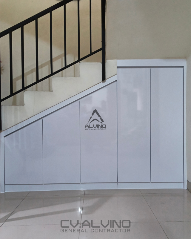 lemari bawah tangga jakarta, lemari bawah tangga custom, desain lemari bawah tangga minimalis