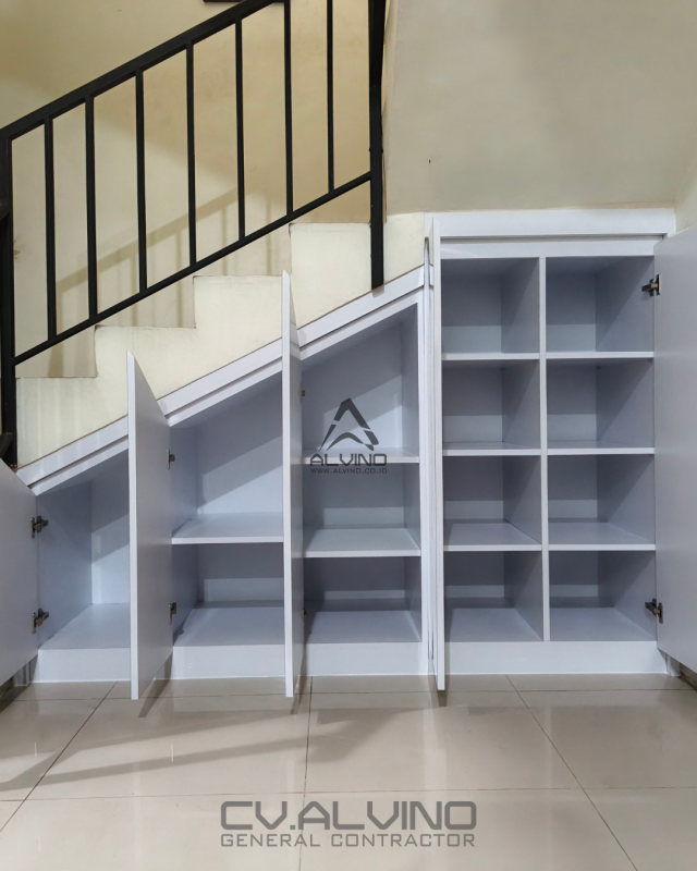 lemari bawah tangga minimalis, lemari bawah tangga custom, desain lemari bawah tangga